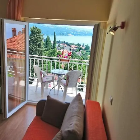 With A Parking Space - 7896 Οπατία